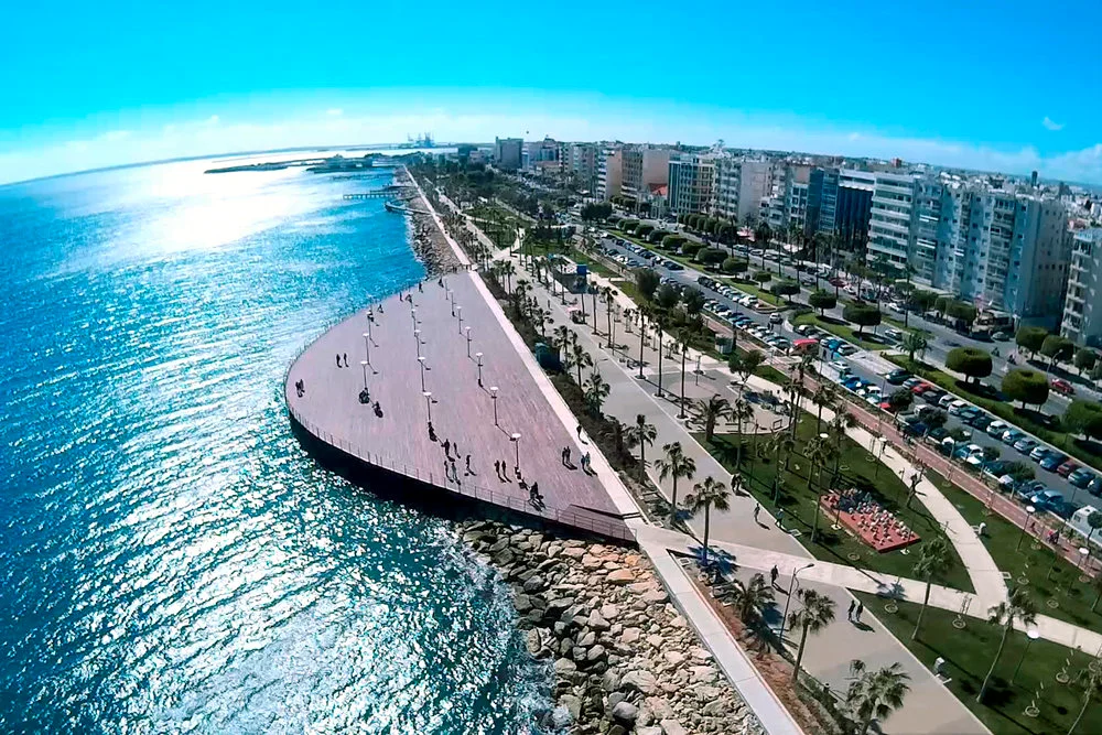 Cypr Nieruchomości Limassol - marina, wieżowce i promenada